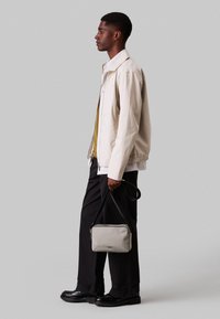 BUSINESS TECH CAMERA BAG - Cross body bag - rock ridge