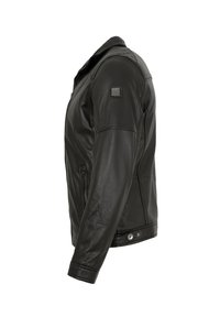 Schwarze Lederjacke im Slim-Fit-Design, mit hohem Kragen, durchgehendem Reißverschluss und Seitentaschen; glatte Textur und minimaler Hardware.