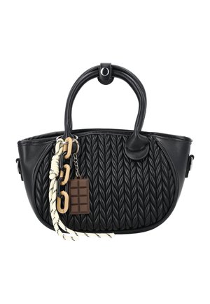 Sac à main noir texturé avec deux poignées arrondies, cordon crème et noir, maillons de chaîne beige, et un charm en forme de barre chocolatée attaché.