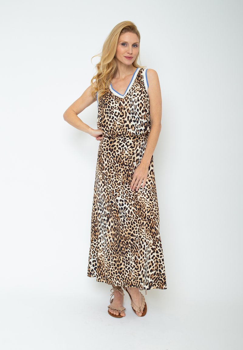 Maxikleid im Leopardenmuster mit lockerer Passform, V-Ausschnitt und blauen Akzenten. Leichter Stoff und fließende Silhouette mit gestuftem Design.