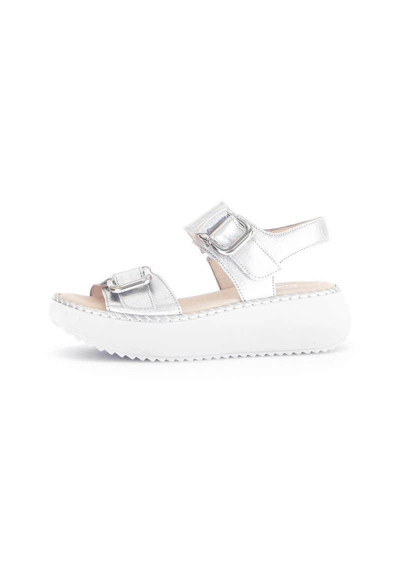 Zilverkleurige metallic sandalen met twee verstelbare straps, een brede witte platformzool en gestikte details langs de rand.