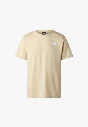 Beżowa koszulka z krótkim rękawem, z okrągłym dekoltem, z małym białym logo The North Face po lewej stronie klatki piersiowej.