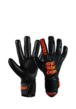 Schwarze Reusch Torwarthandschuhe mit orangefarbener Schrift „BE THE ONE“ und „GORE-TEX INFINIUM“, mit verstellbaren Handgelenksriemen und strukturierten Handflächen.