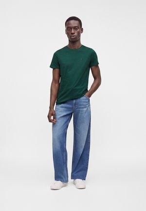Tommy Jeans, FLAG EMBROIDERY EXTRA SLIM JERSEY T-SHIRT - T-shirt basique - velvet green