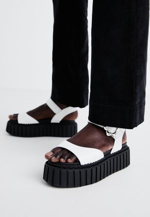 LAMODA MODEST - Platform szandálok - white