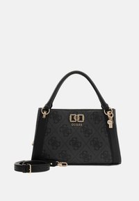 Zwarte handtas van getextureerd materiaal, met gouden elementen, dubbele handgreep, afneembare schouderriem en een patroon met geperst logo.