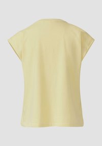 Gele katoenen t-shirt met een ronde halslijn en korte capmouwen. De stof is glad met een ontspannen pasvorm en een rechte zoom.