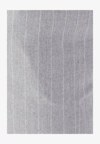 Geselecteerd, gris rayé