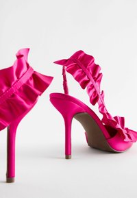 Next FOREVER COMFORT RUFFLE  - REGULAR FIT - Decolleté - pink