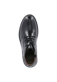 Zapato de cuero negro con un acabado suave, punta redonda y diseño con cordones. Presenta un interior marrón y un sutil detalle de costura alrededor del borde.