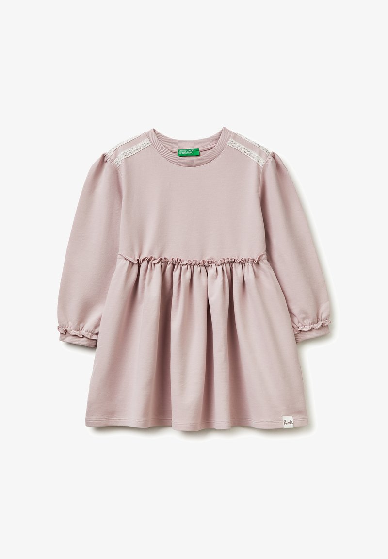 Vestito per bambina in rosa polveroso a maniche lunghe, con vita arricciata, polsini elasticizzati, dettagli in pizzo sulle spalle e scollo rotondo.