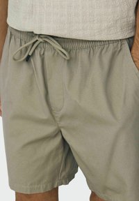 Only & Sons ONSTEL LIFE NOOS - Shorts - coriander
