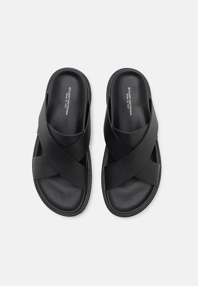 Stuart Weitzman BERKLEY - Pantolette flach - black