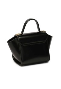 Črna usnjena torbica s strukturno obliko, kratkim ročajem, zapiranjem na poklopec in zlatimi zaključki. Gladka tekstura in minimalno okrasje.