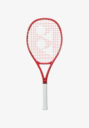 Raqueta de squash roja con empuñadura blanca y logo geométrico blanco en las cuerdas, presentada verticalmente sobre un fondo blanco.