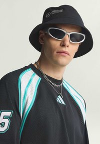 adidas Performance AMG PETRONAS LAS VEGAS czarny