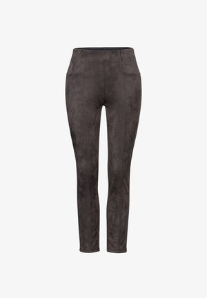 Legginsy z ciemnoszarego zamszu z wysokim stanem, z pionowymi przeszyciami i przednimi naszywanymi kieszeniami, przedstawione na białym tle.