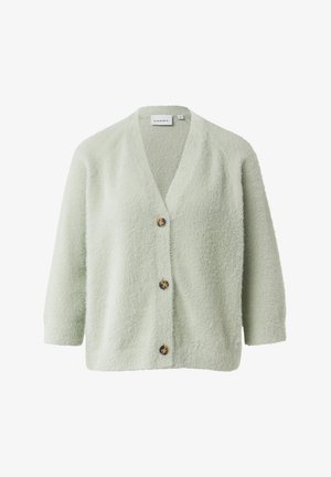 Jasnozielony kardigan wykonany z miękkiego, teksturowanego materiału, z dekoltem w serek, rękawami o długości trzy czwarte i pięcioma guzikami z przodu.