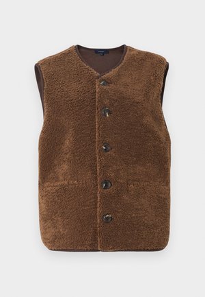 Brun fleecevest med V-hals, knappestolpe foran og to sidelommer. Teksturen er myk og luftig, i kontrast til en glatt innerforing.