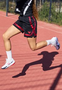 Nike Performance NBA CHICAGO BULLS CROSSOVER SHORT - Article de supporter d'équipe de club - black