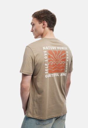 BACK PRINTED - Camiseta estampada - brown