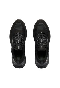 Schwarze Wanderschuhe mit einem robusten Design, ausgestattet mit einer strukturierten Oberseite, Schnürsenkeln mit einfachen Zugverschlüssen und einer stabilen, profilierten Außensohle.