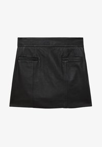 Seleccionado, black