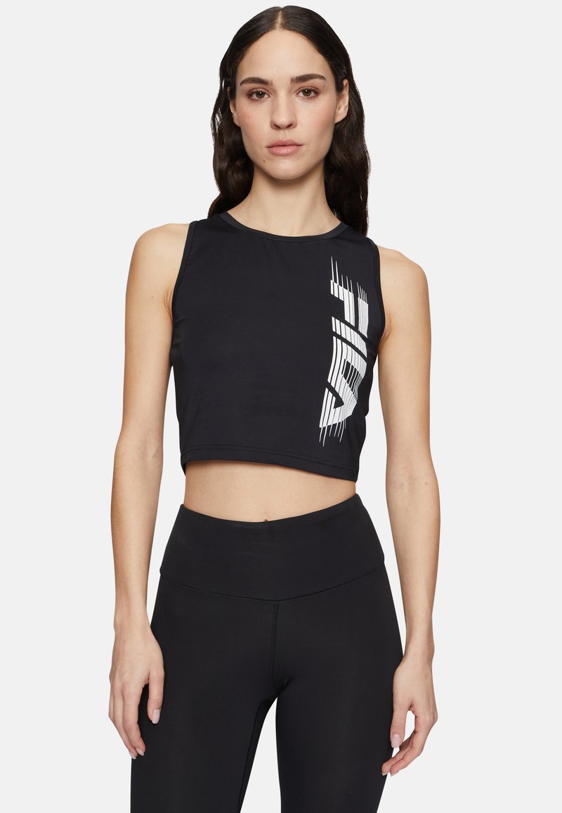 Top corto negro con dobladillo curvado. Presenta un diseño gráfico blanco a lo largo del lado izquierdo. Hecho de una tela elástica y suave.