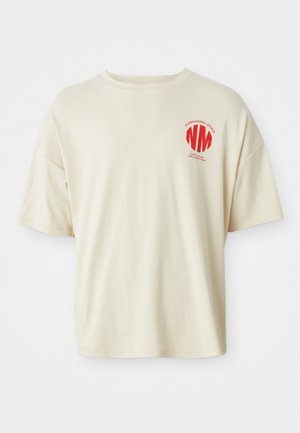 Cremefarvet kortærmet t-shirt med rund halsudskæring og et rødt grafisk print med teksten "Copenhagen Locals" og et stiliseret logo.