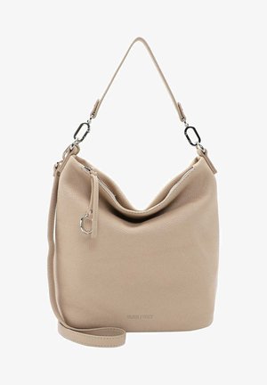 Borsa a tracolla in pelle beige con design morbido, una singola tracolla e dettagli in metallo argentato. Presenta una chiusura a cerniera e un logo.