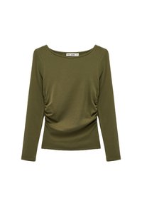 Olijfgroene langmouwtop met een ronde halslijn en geplooide details aan de zijkant, gemaakt van zachte, rekbare stof.