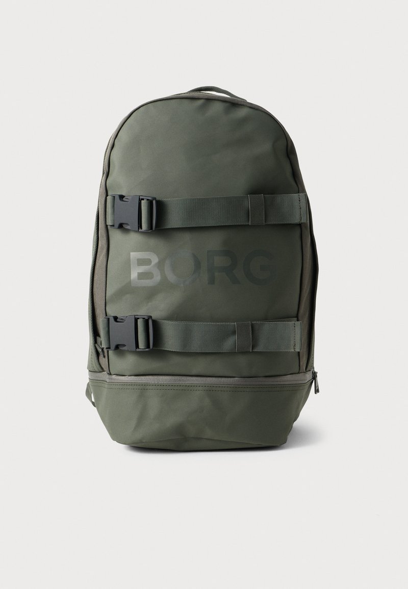 Khaki zöld hátizsák tartós anyagból, két állítható szövetpánttal, cipzáras rekesszel és nyomtatott "BORG" logóval.