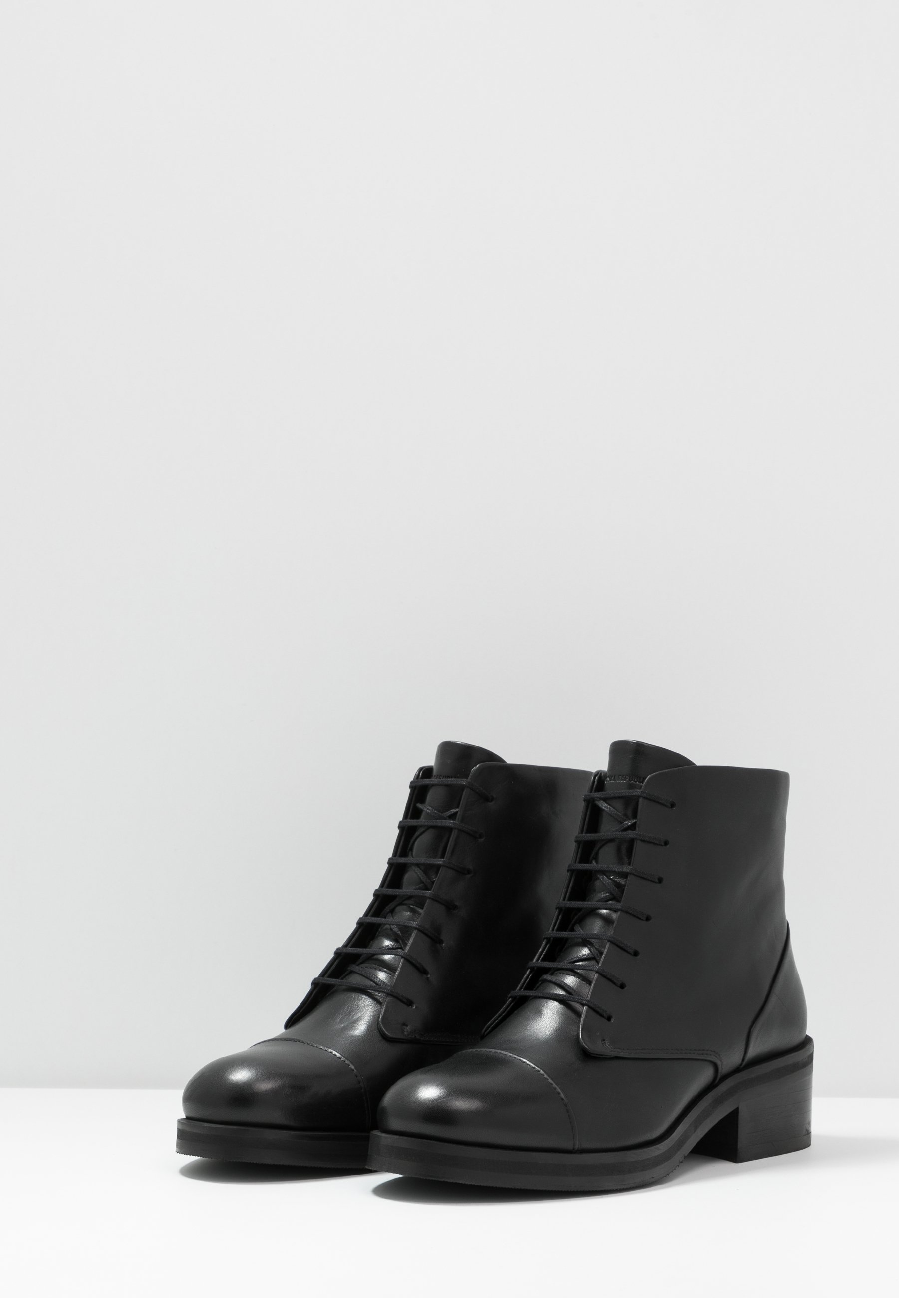 DISTRICT LACE UP BOOT Snörstövletter black DISTRICT LACE UP BOOT Snörstövletter black