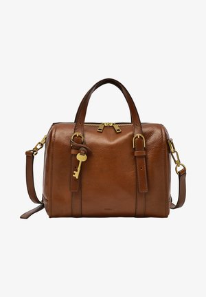 Braune Ledertasche mit goldfarbenen Beschlägen. Reißverschlussverschluss, zwei kurze Griffe, abnehmbarer Schultergurt und ein Schlüsselakzentdetail.