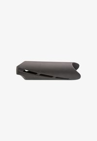 Support de téléphone en silicone noir avec une forme élégante et allongée, présentant un design en fente pour une bonne prise en main et une texture douce et mate.