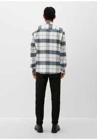 s.Oliver TWILL- MIT KAROMUSTER - Hemd - weiß