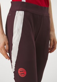 adidas Performance FC BAYERN M�NCHEN TRAINING PANT W - Športne kratke hlače - shadow maroon/red