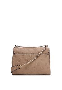 Borsa a tracolla in pelle beige con texture, chiusura a pattina, motivo logo in rilievo e tracolla in catena dorata.
