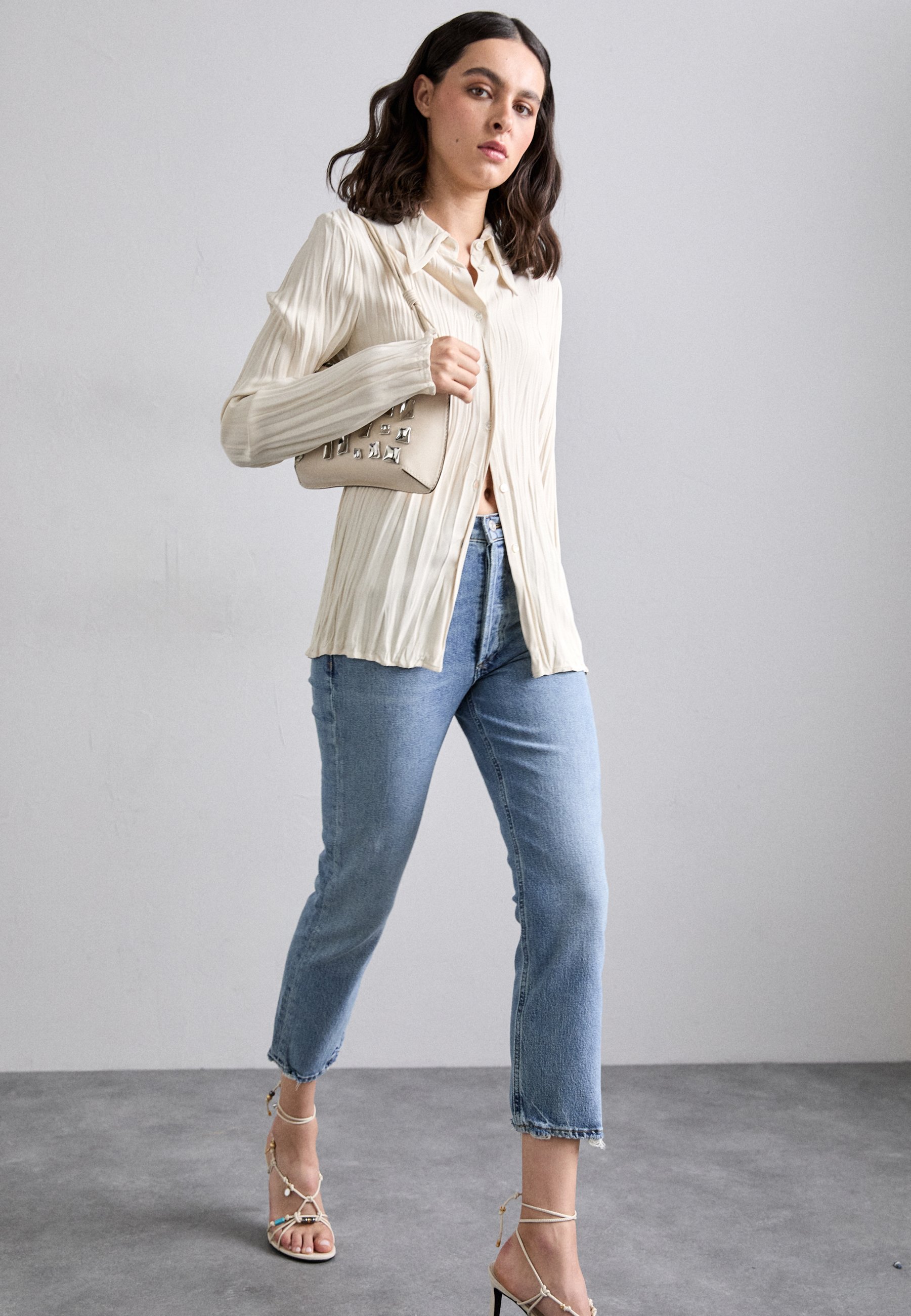 【関税込み】AGOLDE インディゴ Riley ジーンズ AGOLDE Riley High Rise Straight Jean in Whiplash Online at
