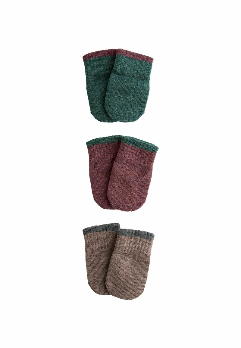 Drie paren wollen wanten verticaal gerangschikt; kleuren zijn donkergroen, burgundy en taupe. Elk paar heeft een contrasterende geribbelde manchette.