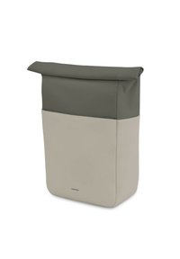 Reppu, jossa on rullattava yläosa, oliivinvihreä ja vaaleanbeige. Ominaisuuksiin kuuluu sileä tekstuuri, jämäkkä muoto ja etutasku. Kestävä materiaali.