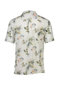 Camisa de manga corta en tejido ligero, con base blanca y estampados florales en verde y tonos pastel, cuello clásico y dobladillo recto.