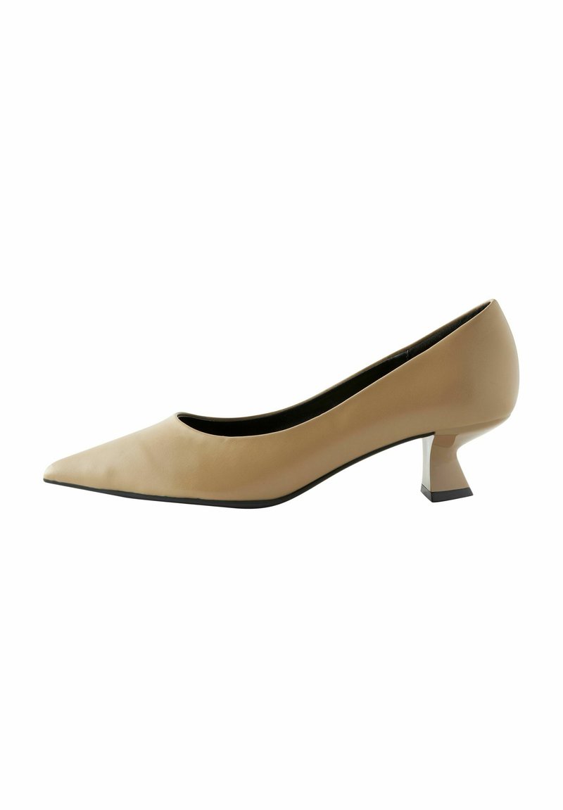 Next WIDE FIT FOREVER COMFORT KITTEN HEEL COURT - Klassikalised kontsakingad - taupe brown
