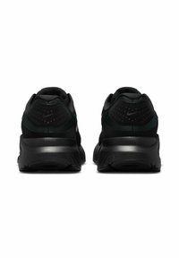 Musta urheilukengät virtaviivaisella muotoilulla. Varustettu teksturoidulla päällisellä, pehmustetulla kauluksella ja paksulla kumipohjalla. Nike-logo kantapäässä.