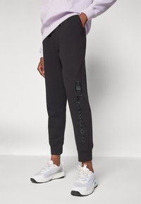 Champion ICONS CUFF PANTS LARGE LOGO - Tréningruha alsók - black