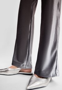 MAC Jeans CHIARA - Broek - grau