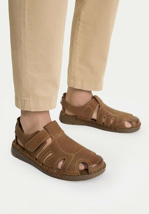 Lasocki, LASOCKI MEN'S SANDALS BEIGE - Chodecké sandály - beige