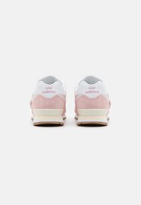 New Balance 574 - Baskets basses - pink