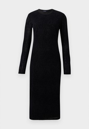 Robe noire à manches longues avec un motif crocodile texturé, décolleté ras du cou et silhouette ajustée, fabriquée à partir d'un matériau lisse et extensible.