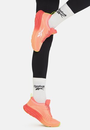 - Obuwie do biegania Turystyka